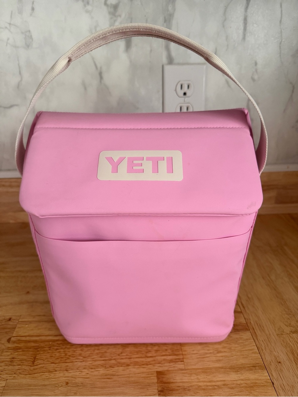 Yeti Pink Daytrip Lunch cooler